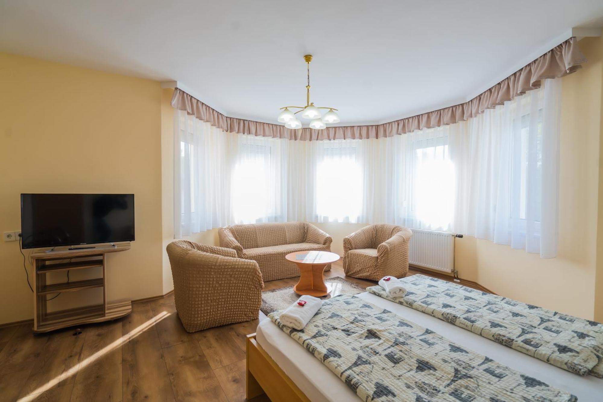 Korponyi Villa 希欧福克 外观 照片